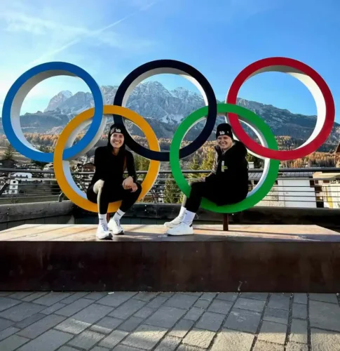 Silveira and Meylemans posing with the Olympics sign