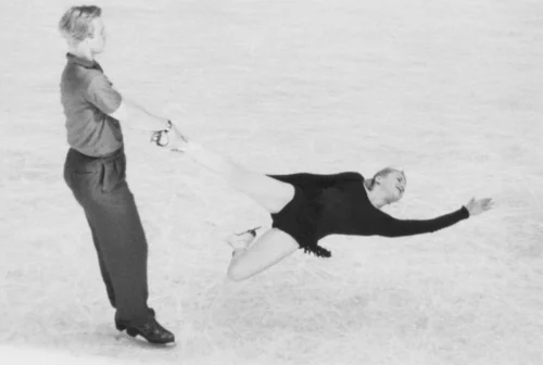 A pair figure skating